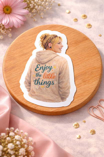 Enjoy the little things Sticker – süßer Vinyl Aufkleber mit beigem Hoodie