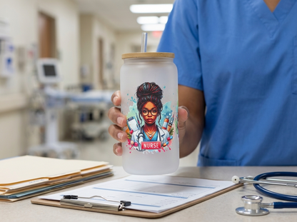 Trinkbecher mattiert-Black Nurse Red Braids- Geschenk für Pflegepersonal